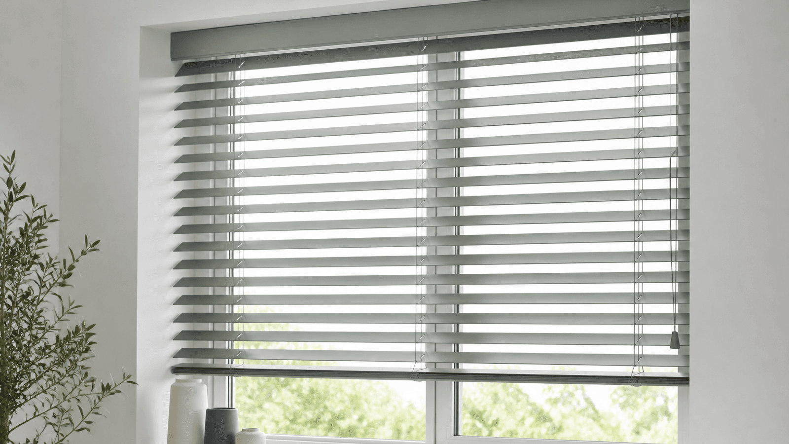 Window blinds filtering daylight in a bright room